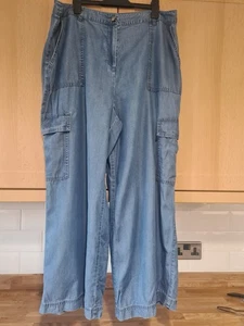 Ladies Cargo Leightweight Cotton Trousers Crop Flare Size 16s From TU Range - Picture 1 of 8