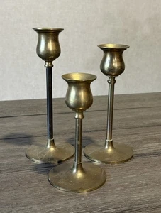 Juego de 3 candelabros vintage de latón en cascada/niveles/varias alturas - Imagen 1 de 8