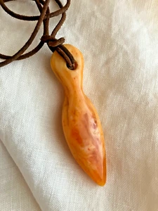Vintage Dinosaur Designs resin pendant necklace - Picture 1 of 10