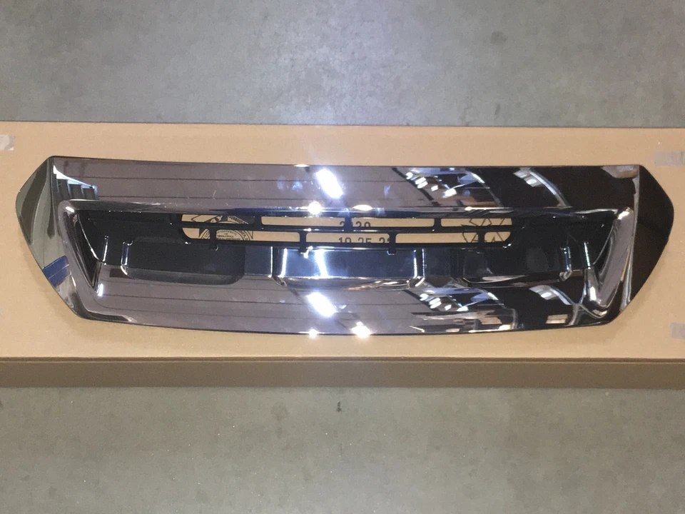 2017-2019 GMC SIERRA 2500HD 3500HD CHROME HOOD INTAKE VENT NEW GM # 84240942 - Image 1 of 4