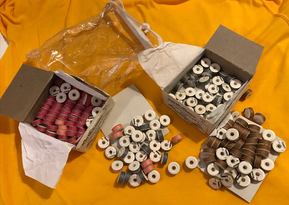 Mixed Lot of 190+  Vtg Clarks Pre-wound Bobbins Dual Duty Cherry Blossom Gry Bge - Image 1 of 4