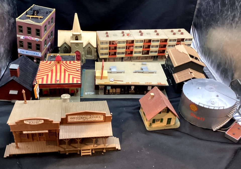 Edificios a escala Ho Plasticville, tú eliges Foto 1 de 1