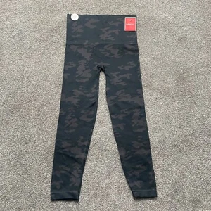 Spanx Leggings Medium Seamless Camouflage Look At Me Now High Rise Crop - Picture 1 of 8