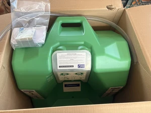 THE SAFETY DIRECTOR, AUGENSPÜLSTATION, GRÜN 16 Gal.      NEU  - Bild 1 von 5