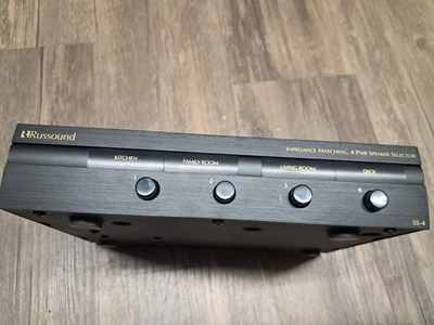 Russound - SS4.2 - 4 pares selector de altavoces coincidentes de impedancia de fuente única Foto 1 de 2