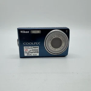Nikon Coolpix S550 10.0 MP Digital Camera Compact *Parts / Repair Broken Screen* - Picture 1 of 14