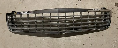 Parrilla delantera cromada superior OEM para Cadillac Deville 1994-1996 Foto 1 de 4