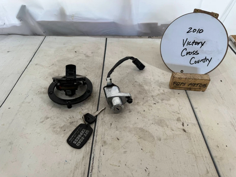 2010 Victory Cross Country Ignition Switch & Fuel Tank Lock Lockset — 第 1/1 张图片