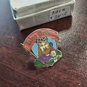 2012 King Arthur Pin (1") - Mardi Gras - Picture 1 of 3
