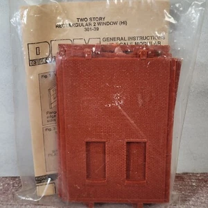 WOODLAND DPM 30139 HO 2 Story Wall Sections  2 Windows - 4 Pieces Building Kit - Picture 1 of 3
