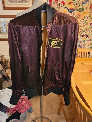 УДИВИТЕЛЬНЫЙ ВИНТАЖНЫЙ 50-Х АТЛАСНЫЙ BOMBER КУРТКА С КОНКУРЕНЦИИ ИНЖЕНЕРНАЯ НАШИВКА S - Изображение 1 из 4