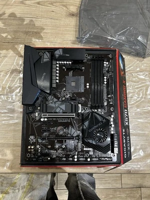 GIGABYTE X570 GAMING X Socket AM4 Scheda Madre - Immagine 1 di 3
