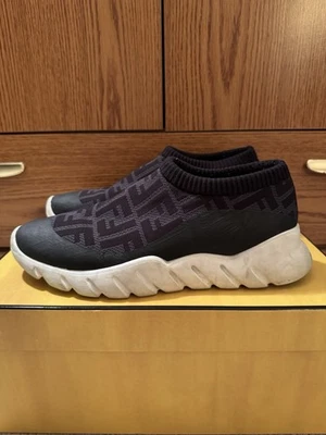 Fendi Grey & Black Forever Fendi FF Motif Slip-On Sneakers, UK Size 7 Foto 1 de 4