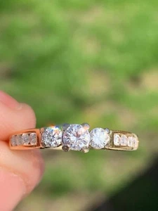18ct gold diamond 3 stone ring vintage 3.3 grams - Picture 1 of 7