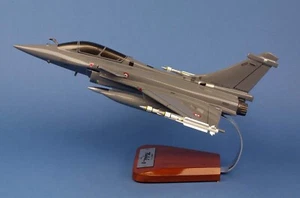 Maquette Avion de Chasse RAFALE B ARMEE DE L'AIR au 1/40 - Picture 1 of 4