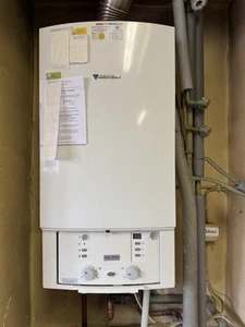 Junkers Cerastar ZSN 18-7 KE 21 Gas-Heiz-Therme 18kW Heizung Bj 2016 Außenwand - Bild 1 von 2