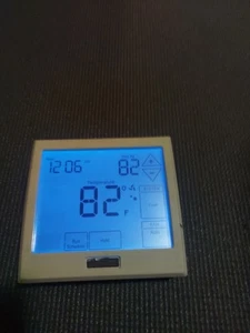 T905 PRO1 Programmable Thermostat Single Stage 1 Heat, 1 Cool 7 Day or 5/1/1.NOS - Picture 1 of 12
