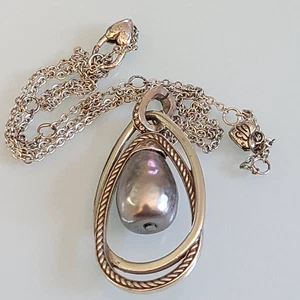 IMPRESIONANTE Collar Colgante Perla Gris "ANILLOS DE NEPTUNO" FIRMADO POR BRIGHTON - Imagen 1 de 19