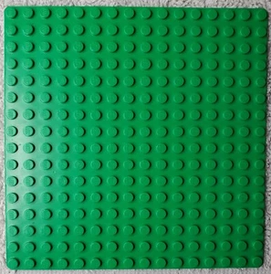 Lego Baseplate Part 3867, 6098, 57916 Bright Green 16 x 16 Studs (5 x 5 inches) - Picture 1 of 4