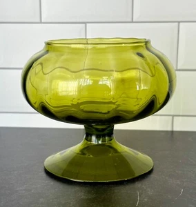 VTG AVOCADO GREEN ART GLASS FOOTED PEDESTAL COMPOTE CANDY DISH - Picture 1 of 5