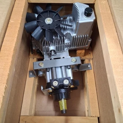 Cortacésped Exmark OEM 135-7904 (mano derecha) bomba hidráulica LRS, LZE, LZS Foto 1 de 2