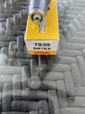 Vela de ignição DR7EA 7839 NGK - Imagem 1 de 2