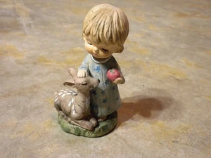 Figura de cerámica vintage rustiada niña con cervatillo ciervo 5" x 3" x 2" - Imagen 1 de 7