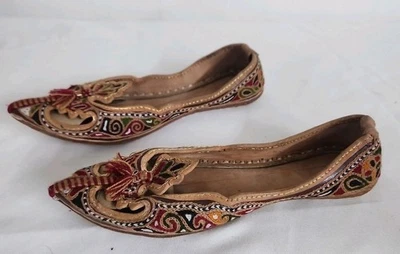 Zapatos Punjabi Jutti / Khussa, cuero artesanal bordado dorado talla 6-7 Foto 1 de 4
