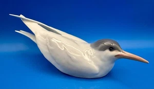 Estatuilla de pájaro charrán de porcelana Royal Copenhagen de 10,5" #827 - Imagen 1 de 5