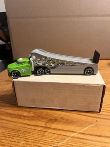 1:64 transporter Hot Wheels Truckin' Transporters Sky Mission Air Race Team  - Picture 1 of 9