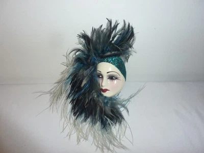 "Máscara de placa de pared pequeña Creations de 4 x 3"" plumas negras verdosas dama" Foto 1 de 3