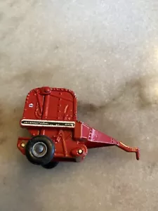 Vintage ERTL 1/64 Scale International 2400 Round Hay Baler Die Cast Red 467 - Picture 1 of 7