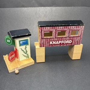Thomas & Friends Clickity Clack Track Knapford Covered Bridge Stop & Go Station - Picture 1 of 12