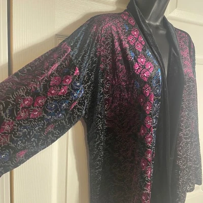 Женское бархатное кимоно Chicos Burnout 3 XL черный розовый цветочный кардиган с открытой передней частью - Изображение 1 из 4