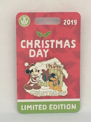Parques Disney 2019 Día de Navidad Mickey Mouse y Pluto LE 5000 Foto 1 de 3