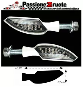Coppia Frecce led omologate moto Chaft Magister bianco Aprilia Benelli Ducati - Foto 1 di 2