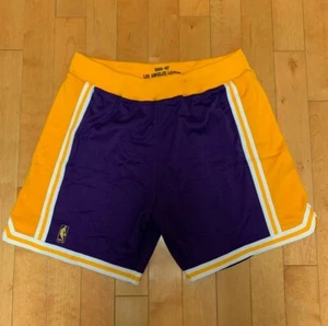 MITCHELL AND NESS AUTHENTISCHE LOS ANGELES LAKERS SPIELSHORTS 1996-97 GRÖSSE 2XL - Bild 1 von 5