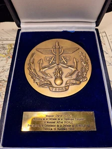 Seltene Medaille Frankreich Deutschland Verteidigung Bundestag 1983 KGB Russland - Picture 1 of 7