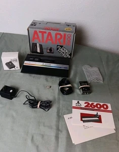 Atari 2600 Jr Konsole getestet funktioniert - seltene kurze Rainbow Version mit Box - Bild 1 von 20