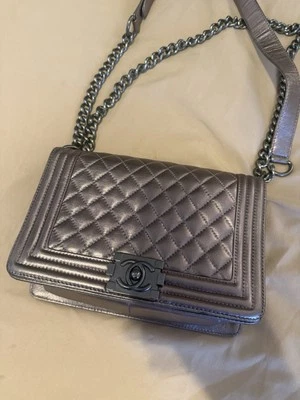 Auténtico Chanel Le Boy Medio Iridiscente Oro Rosa   Foto 1 de 4