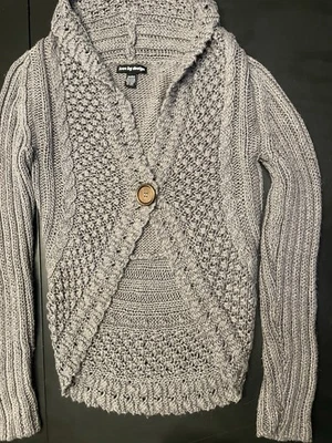 Cardigã feminino M (se encaixa como um S) Love By Design cinza botão único LS crochê - Imagem 1 de 4