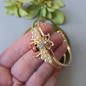 Mode goldfarben Hummel Akzent Klammer Klapparmband 7" Handgelenk neu ohne Etikett - Bild 1 von 3