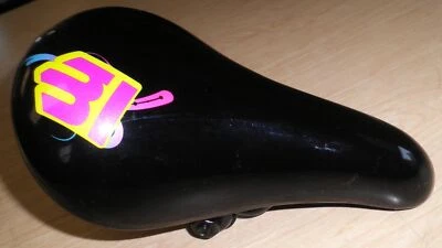 MONGOOSE KIDS'/YOUTH SHINY BICYCLE SADDLE/SEAT BIKE PARTS 424-2 - Image 1 of 4
