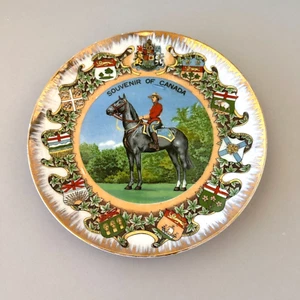 Placa de pared Souvenir Canadá 8 1/4" Canadian Mountie Transferware, GC Japón, de colección - Imagen 1 de 18