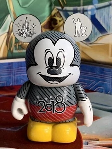 Disney 3" Vinylmation 2018 Walt Disney World Mickey Mouse Artist: R. Bristol  - Picture 1 of 3