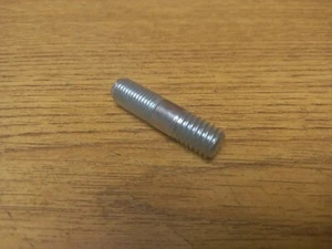 TRIUMPH T140 BONNEVILLE TR7 ROCKER BOX - HEAD STEADY STUD - 21-2197 - Bild 1 von 1
