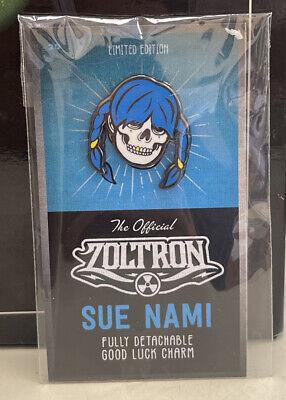 Zoltron Sue Nami Enamel Good Luck Charm Pin Button Limited Edition Art /200 NEW • 120€
