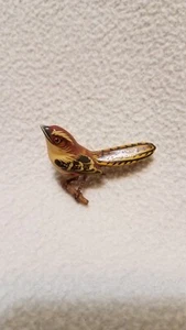 Vintage -Takahashi Wood Carved Painted Wren Bird Pin - Picture 1 of 5