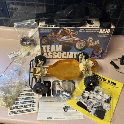 Team Associated RC10 #6010 1:10 Electric Competition Off Road Car Kit Box USA - Image 1 of 4