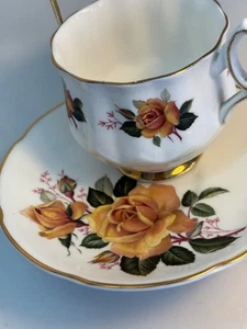 Unusual Carmel Colored Rose set Royal Grafton Sutters gold Elizabethan Saucer - Picture 1 of 9